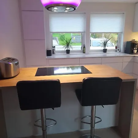 Great In A Large Modern Δωμάτια σε οικογενειακή κατοικία Τρόμσο