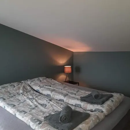 Δωμάτια σε οικογενειακή κατοικία Great In A Large Modern *