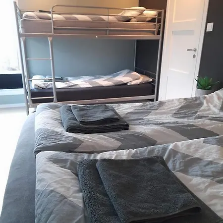 Great In A Large Modern Δωμάτια σε οικογενειακή κατοικία *